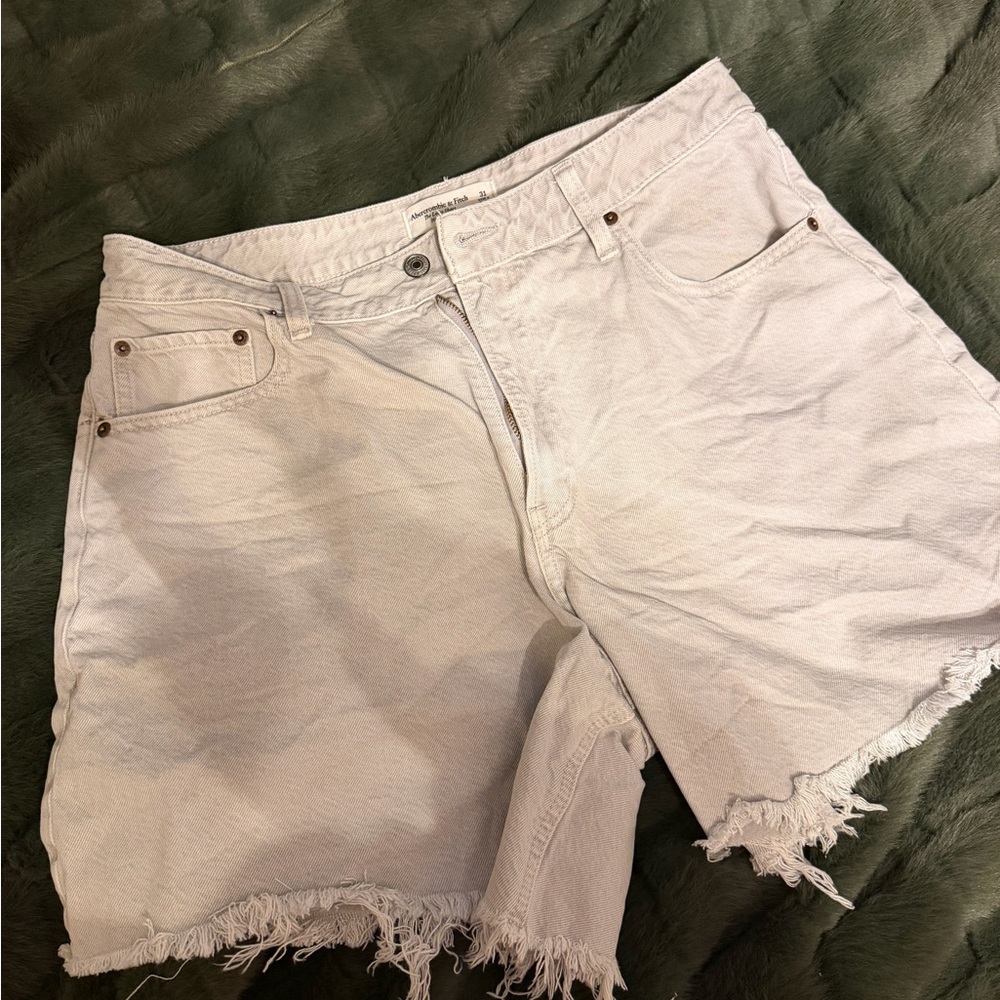Abercrombie & Fitch CURVE LOVE Loose shorts in light grey. Size 31